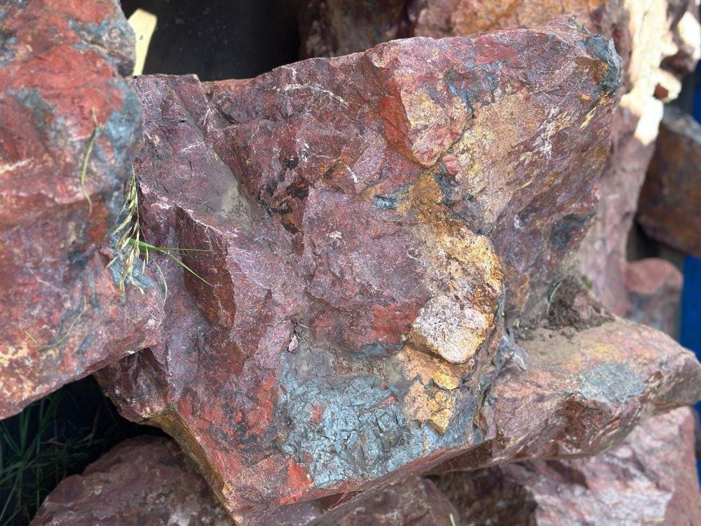 Камни для ландшафтного дизайна красно-фиолетовые 10-60 килограмм купить в Чувашской Республике