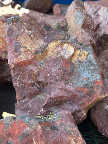 Камни для ландшафтного дизайна красно-фиолетовые 10-60 килограмм купить в Чувашской Республике