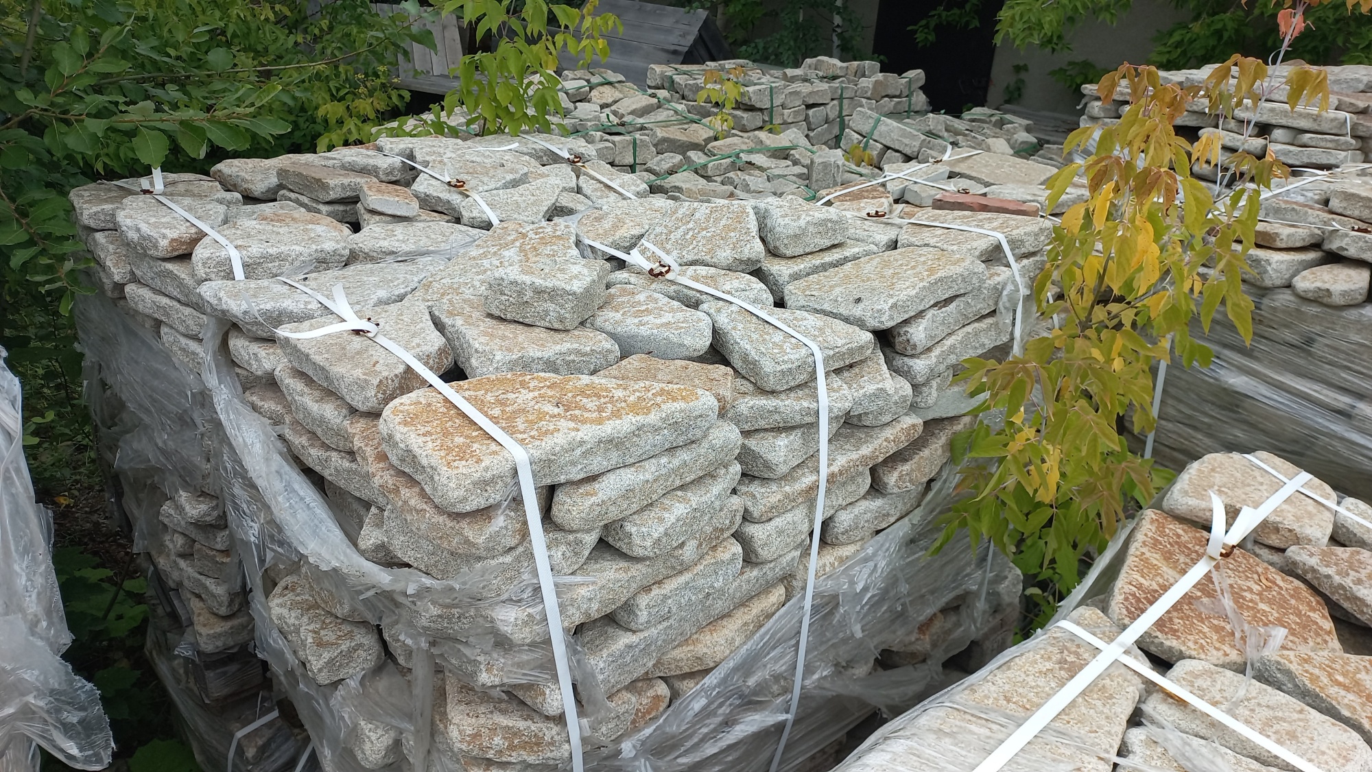 Плитняк галтованный гранитный для ландшафтного дизайна купить в Чувашской Республике