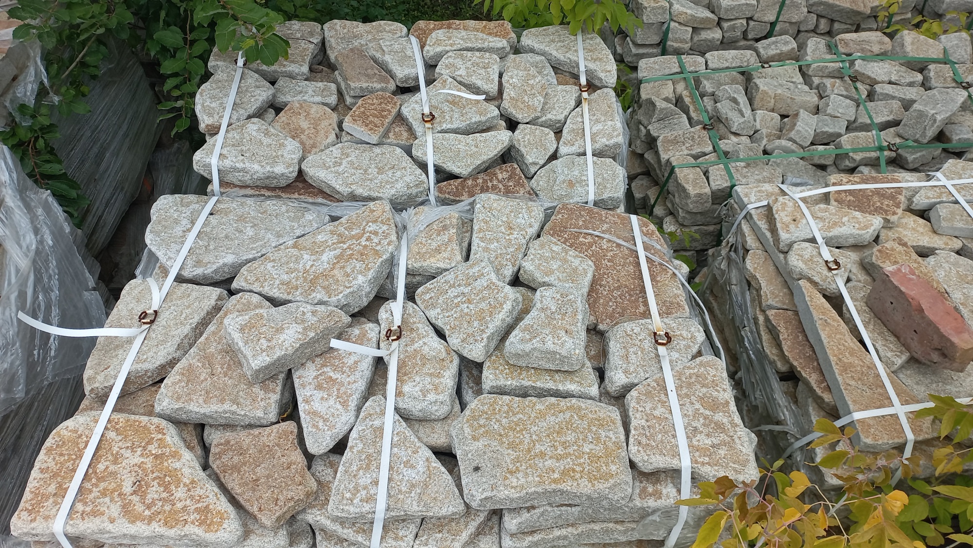 Гранитный плитняк галтованный для мощения купить в Чувашской Республике