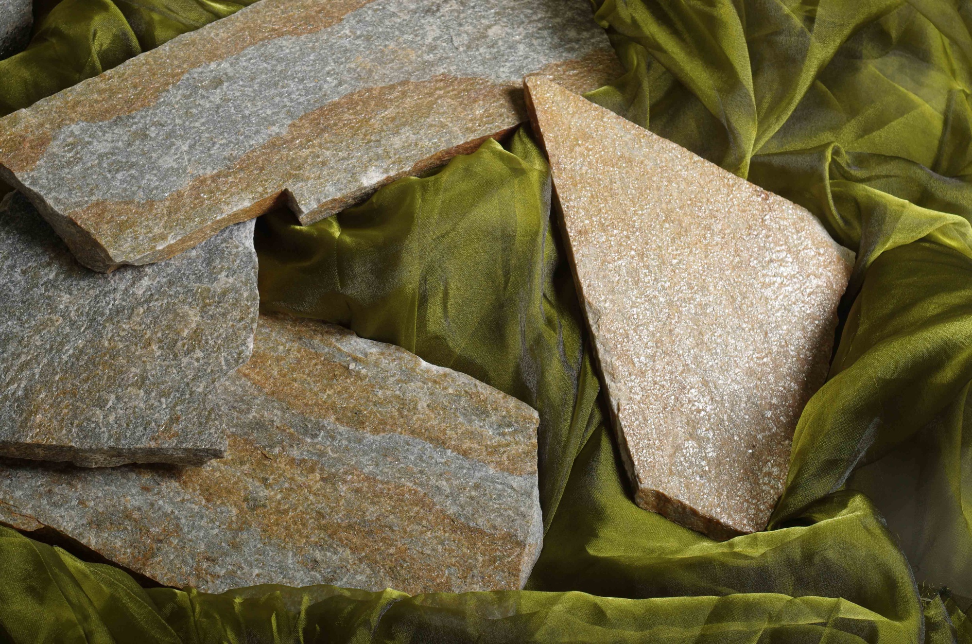 Плитняк златолит Уральский для цоколя, отмостки купить в Чувашской Республике